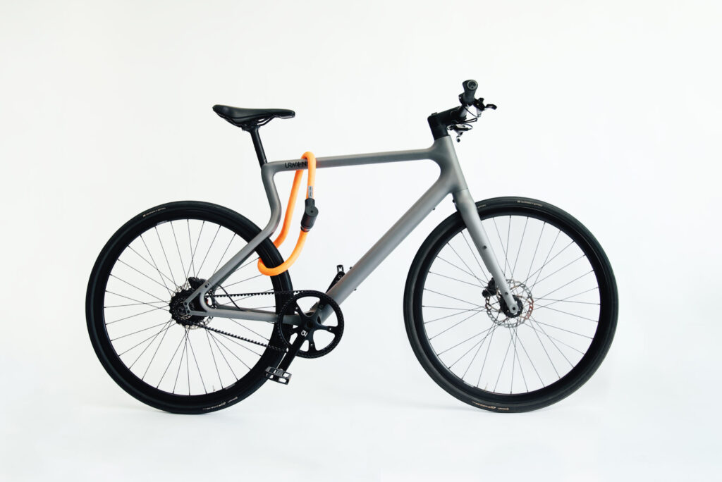 Flexible textile lock tex–lock orbit  in orange on urwahn bike frame and tire
